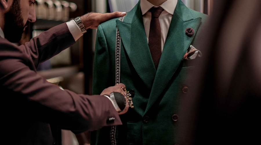 Bespoke vs Made-to-Measure vs Off-the-Rack <br> - What's the Difference?</br> bespoke suits uae collars and cuffs