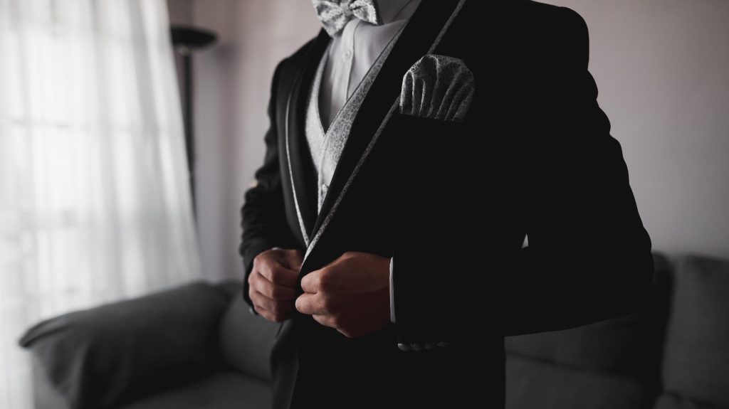 What do I Need to Know<br/>When Shopping for a Tuxedo how to dress for an interview 01