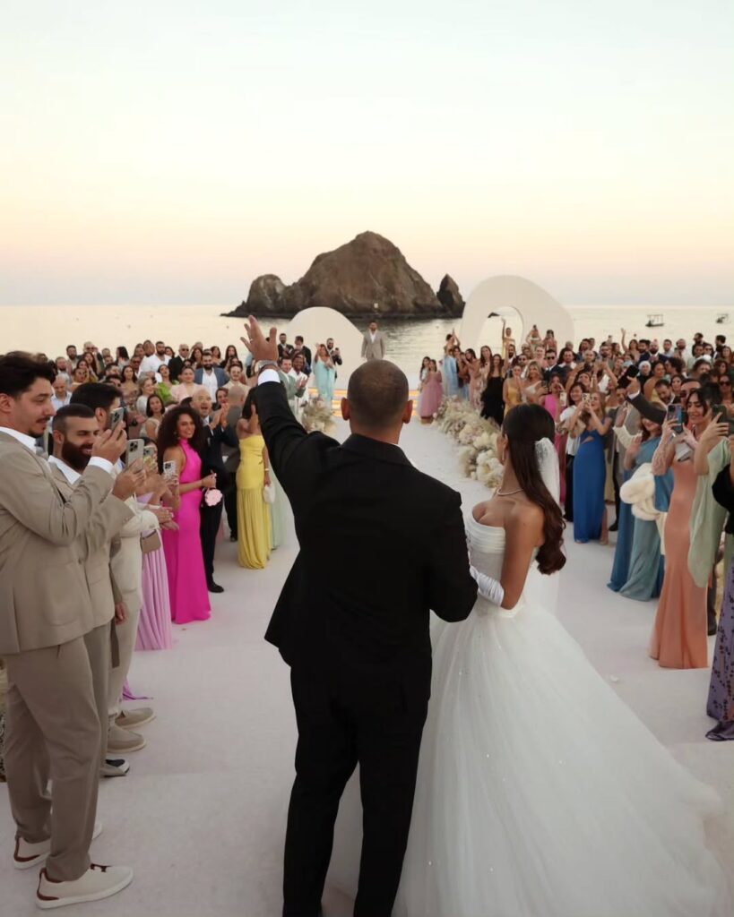 The Best Fabrics for a Bespoke Wedding Suit: A Groom’s Guide Mohair fabric for wedding suits